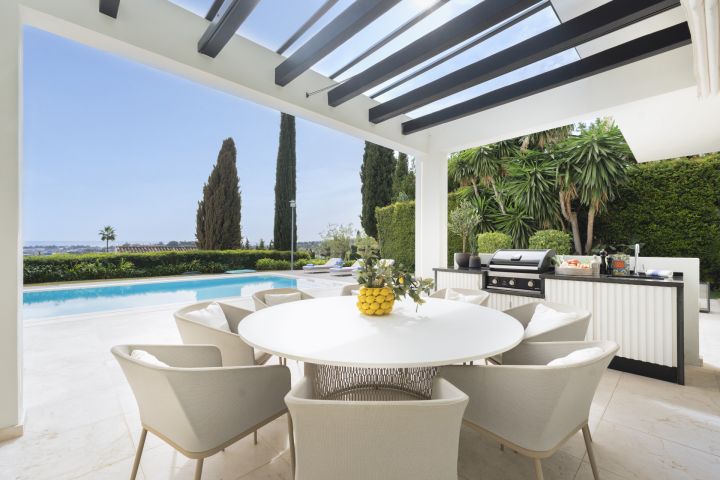 Villa Begoña - Charming Andalusian Property Frontline Golf in Los Naranjos