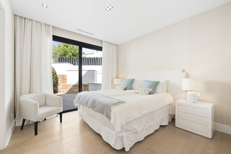 Villa Begoña - Charming Andalusian Property Frontline Golf in Los Naranjos