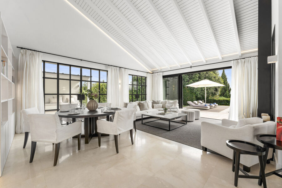 Villa Begoña - Charming Andalusian Property Frontline Golf in Los Naranjos