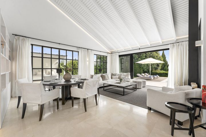 Villa Begoña - Charming Andalusian Property Frontline Golf in Los Naranjos