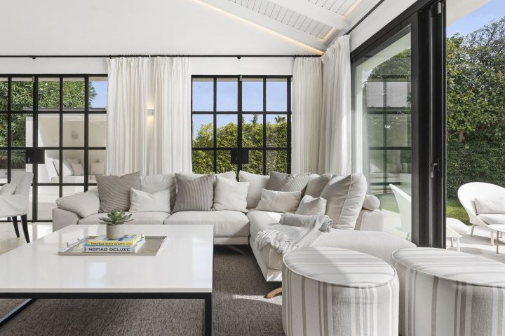 Villa Begoña - Charming Andalusian Property Frontline Golf in Los Naranjos