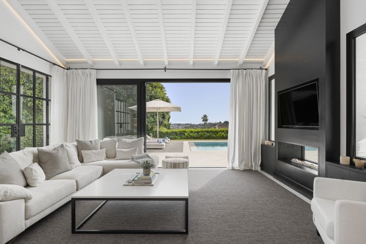 Villa Begoña - Charming Andalusian Property Frontline Golf in Los Naranjos