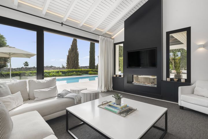 Villa Begoña - Charming Andalusian Property Frontline Golf in Los Naranjos
