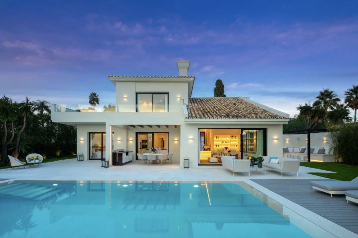 Villa Begoña - Charming Andalusian Property Frontline Golf in Los Naranjos