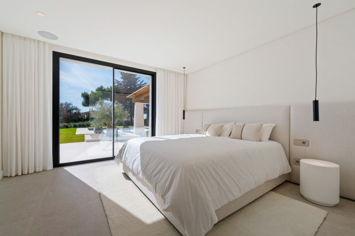 Villa La Serena - Luxurious Andalusian One-Level Property
