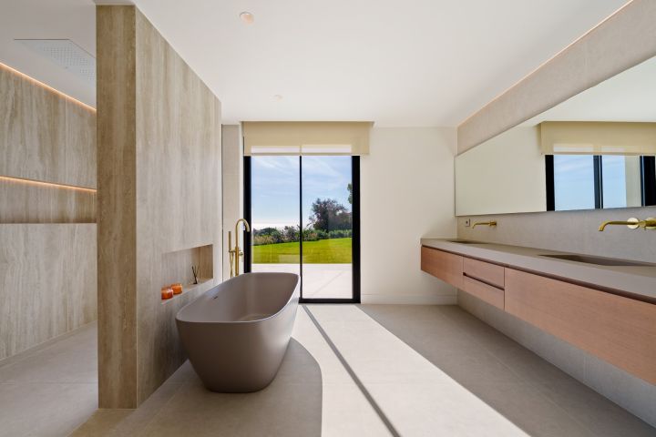 Villa La Serena - Luxurious Andalusian One-Level Property