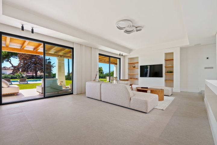 Villa La Serena - Luxurious Andalusian One-Level Property