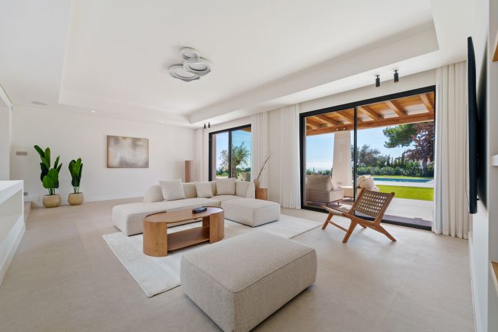 Villa La Serena - Luxurious Andalusian One-Level Property