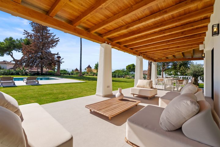 Villa La Serena - Luxurious Andalusian One-Level Property