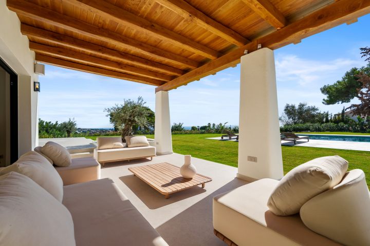Villa La Serena - Luxurious Andalusian One-Level Property