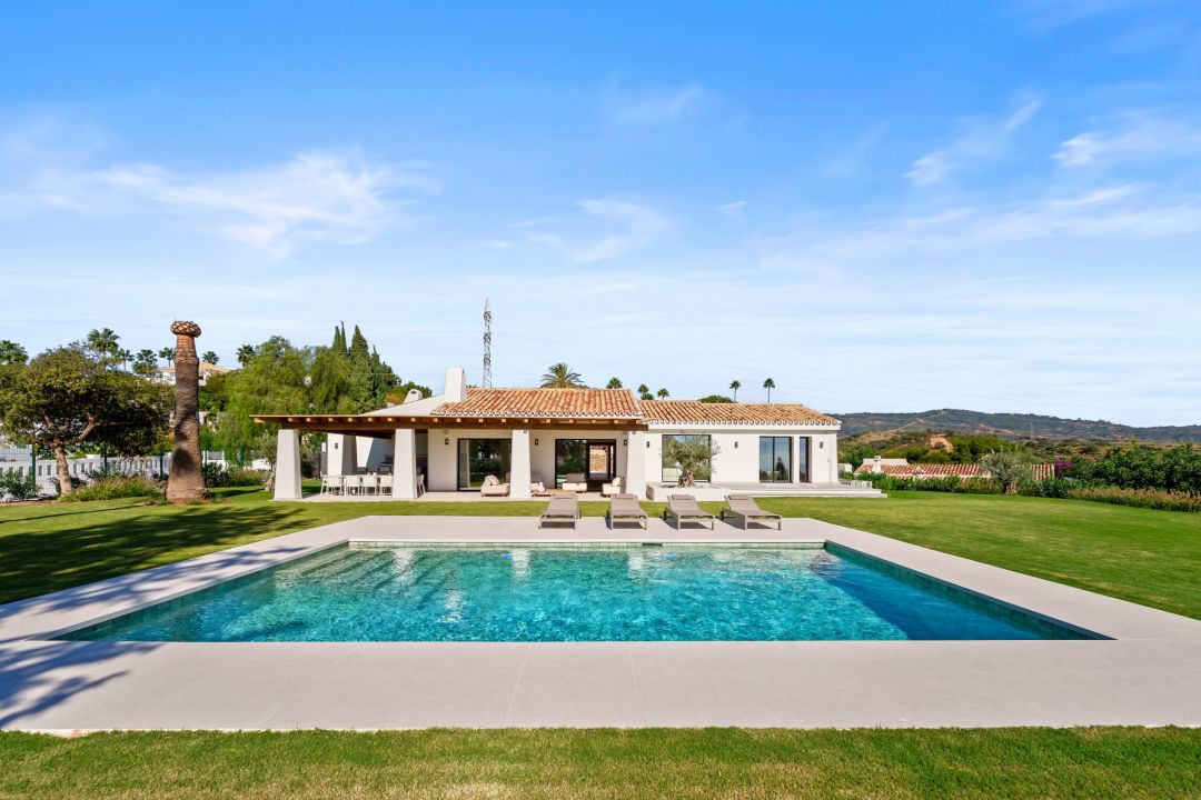Villa La Serena - Luxurious Andalusian One-Level Property