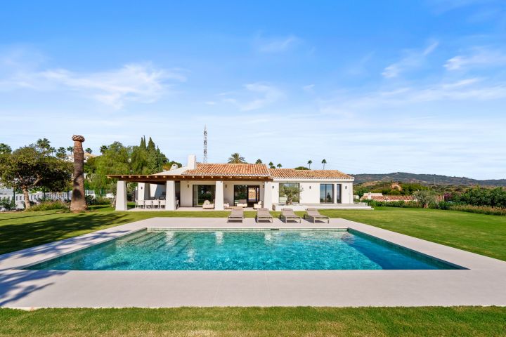 Villa La Serena - Luxurious Andalusian One-Level Property