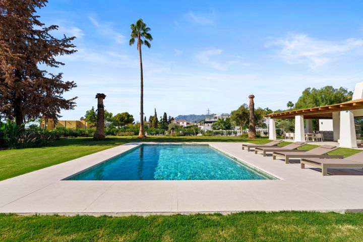 Villa La Serena - Luxurious Andalusian One-Level Property
