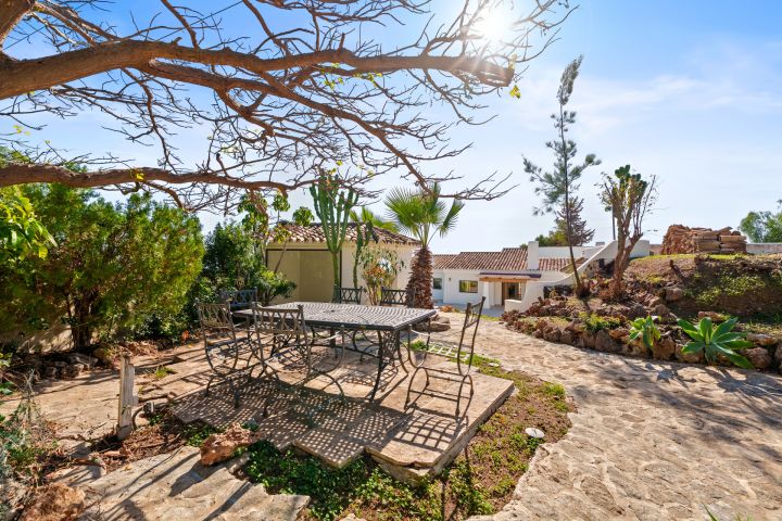 Villa La Serena - Luxurious Andalusian One-Level Property