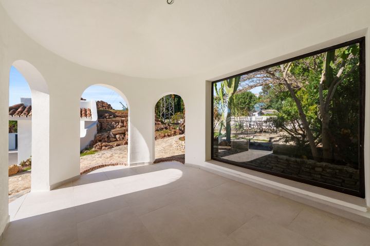 Villa La Serena - Luxurious Andalusian One-Level Property