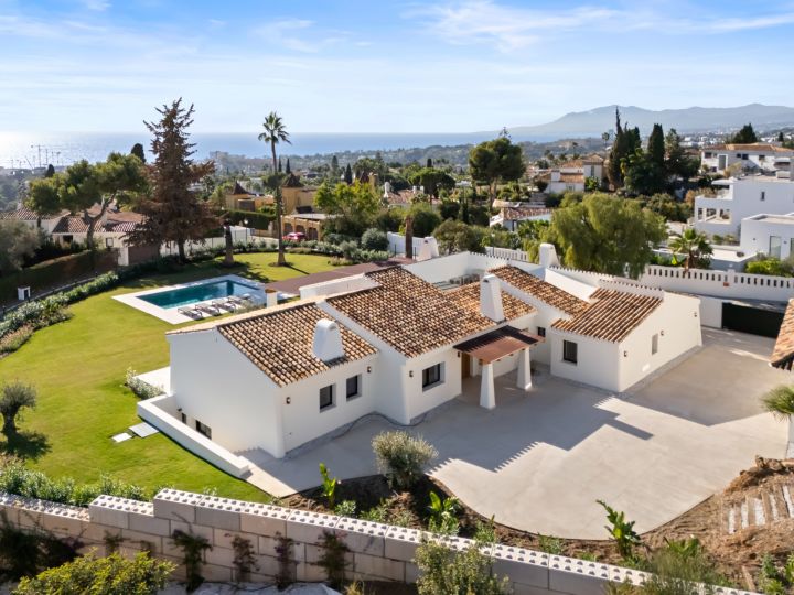 Villa La Serena - Luxurious Andalusian One-Level Property