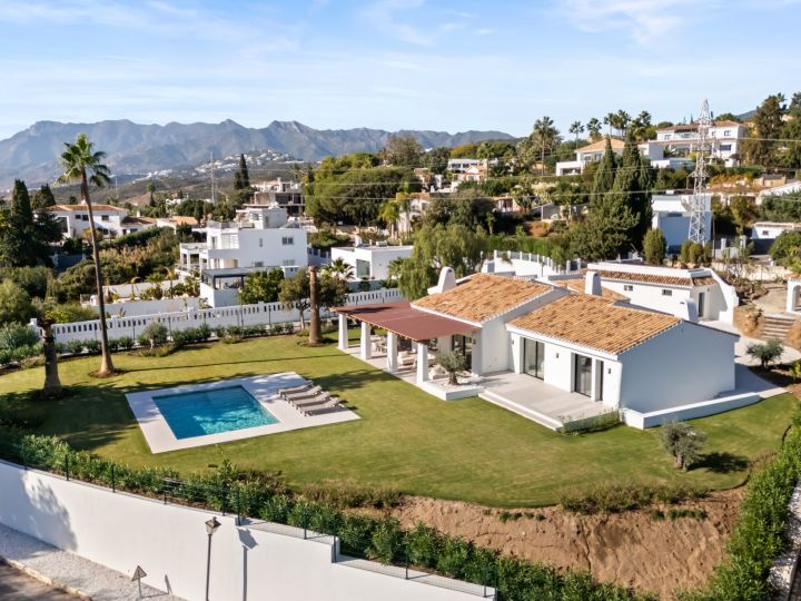 Villa La Serena - Luxurious Andalusian One-Level Property
