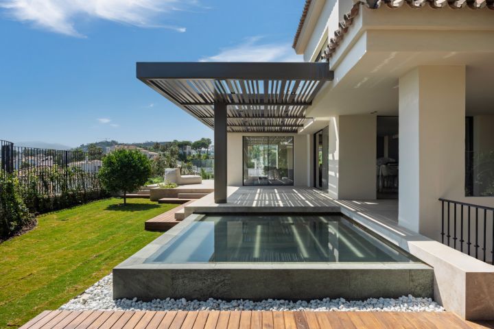 Centauro 15 - Contemporary Elegance in Nueva Andalucía