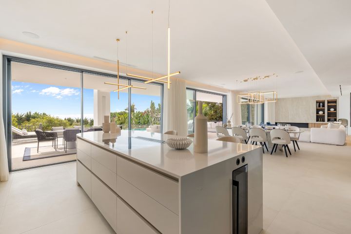 Villa George - Modern Luxury in Sierra Blanca, Marbella