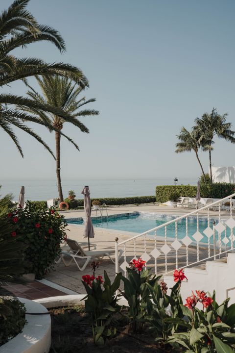 Oasis Club 10 - Elegant beachfront living on Marbella’s Golden Mile