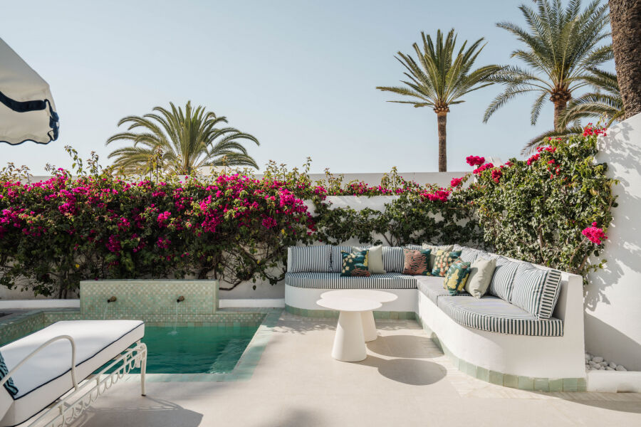 Oasis Club 10 - Vida elegante frente al mar en la Milla de Oro de Marbella