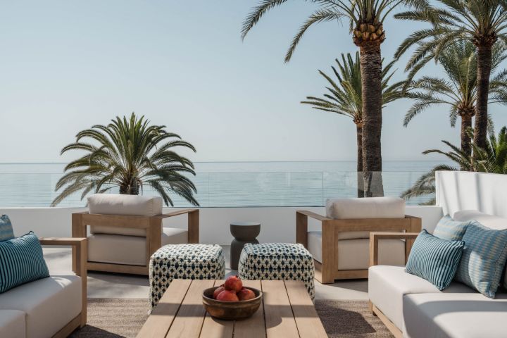 Oasis Club 10 - Elegant beachfront living on Marbella’s Golden Mile