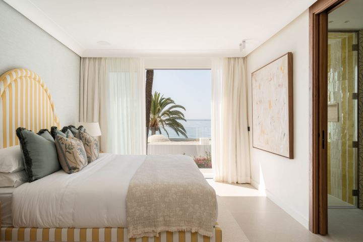 Oasis Club 10 - Elegant beachfront living on Marbella’s Golden Mile