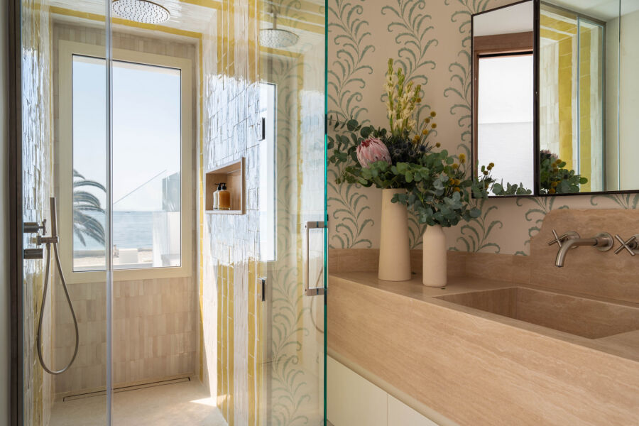 Oasis Club 10 - Élégance et art de vivre en bord de mer sur le Golden Mile de Marbella