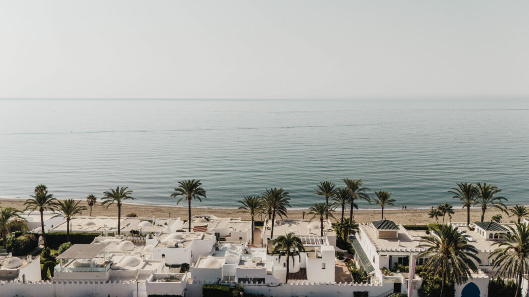 Oasis Club 10 - Élégance et art de vivre en bord de mer sur le Golden Mile de Marbella