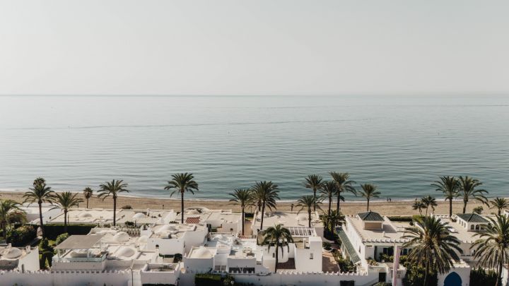 Oasis Club 10 - Elegant beachfront living on Marbella’s Golden Mile