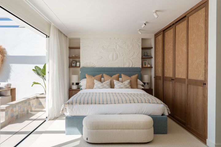 Oasis Club 10 - Elegant beachfront living on Marbella’s Golden Mile