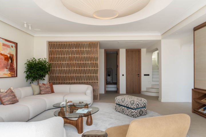 Oasis Club 10 - Elegant beachfront living on Marbella’s Golden Mile