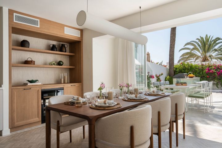 Oasis Club 10 - Elegant beachfront living on Marbella’s Golden Mile