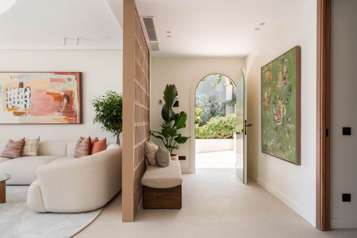 Oasis Club 10 - Elegant beachfront living on Marbella’s Golden Mile