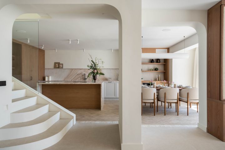 Oasis Club 10 - Elegant beachfront living on Marbella’s Golden Mile