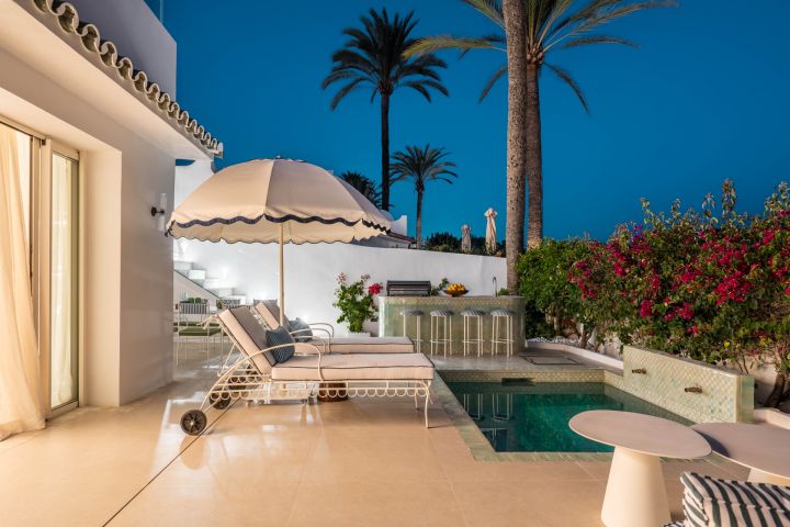 Oasis Club 10 - Elegant beachfront living on Marbella’s Golden Mile