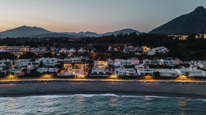 Oasis Club 10 - Elegant beachfront living on Marbella’s Golden Mile