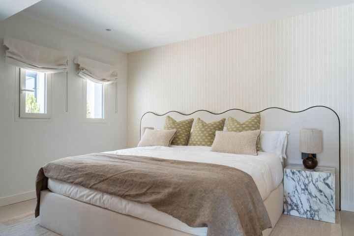 Oasis Club 10 - Elegant beachfront living on Marbella’s Golden Mile