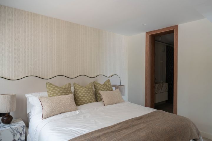 Oasis Club 10 - Elegant beachfront living on Marbella’s Golden Mile