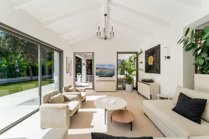 Villa Camelia - Contemporary Elegance in La Cerquilla, Nueva Andalucía
