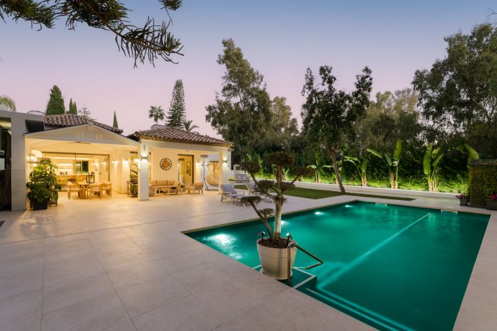 Villa Camelia - Contemporary Elegance in La Cerquilla, Nueva Andalucía