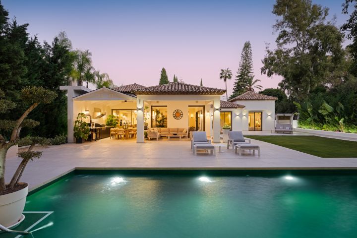 Villa Camelia - Contemporary Elegance in La Cerquilla, Nueva Andalucía