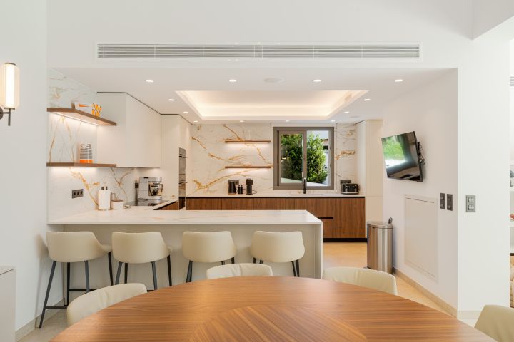 Villa Camelia - Contemporary Elegance in La Cerquilla, Nueva Andalucía