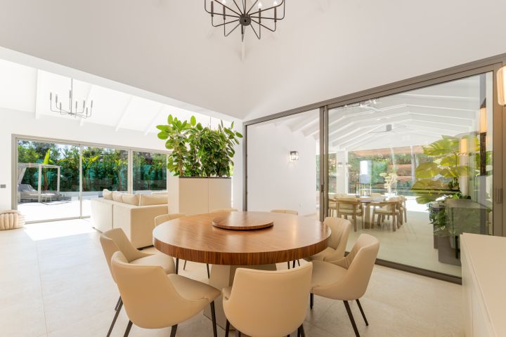Villa Camelia - Contemporary Elegance in La Cerquilla, Nueva Andalucía