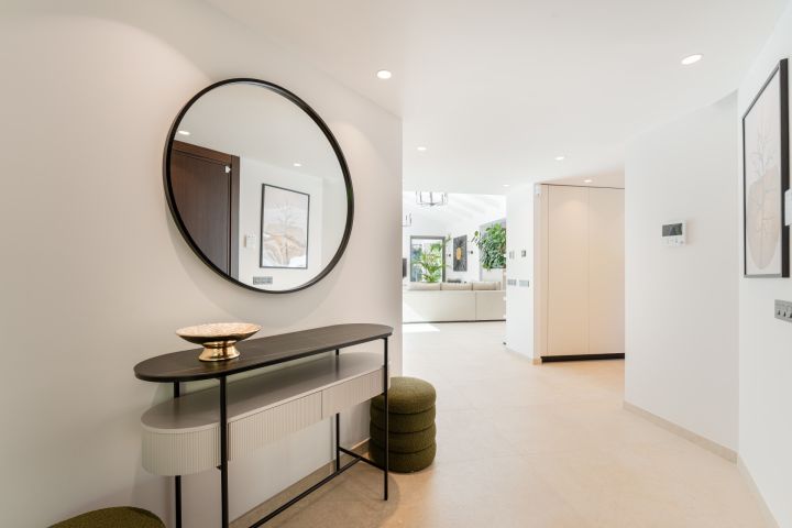 Villa Camelia - Contemporary Elegance in La Cerquilla, Nueva Andalucía