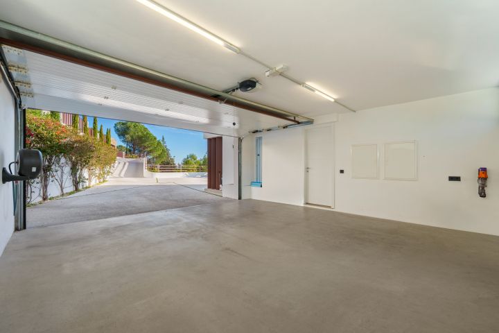 Madroñal 72 - Luxury Hillside Villa with Outdoor Gym