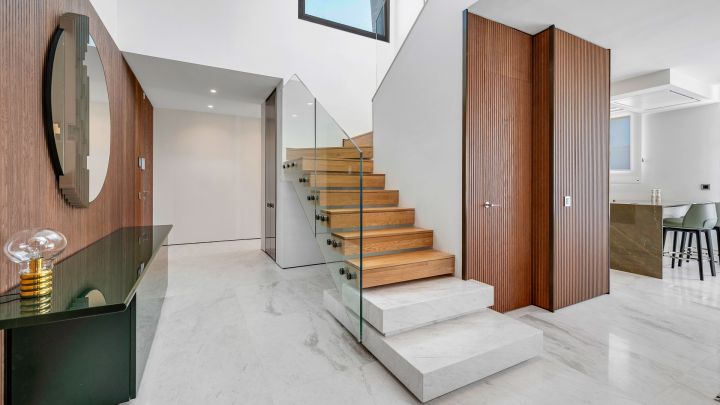 Epic Penthouse - Elegant Residence on the Golden Mile