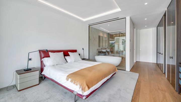 Epic Penthouse - Elegant Residence on the Golden Mile