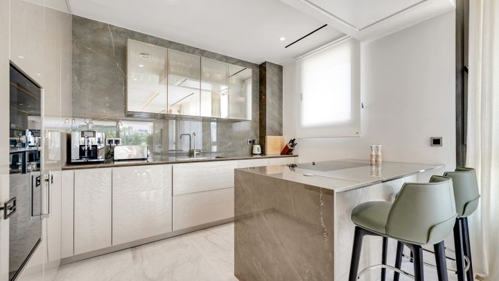 Epic Penthouse - Elegant Residence on the Golden Mile