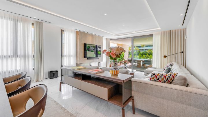 Epic Penthouse - Elegant Residence on the Golden Mile